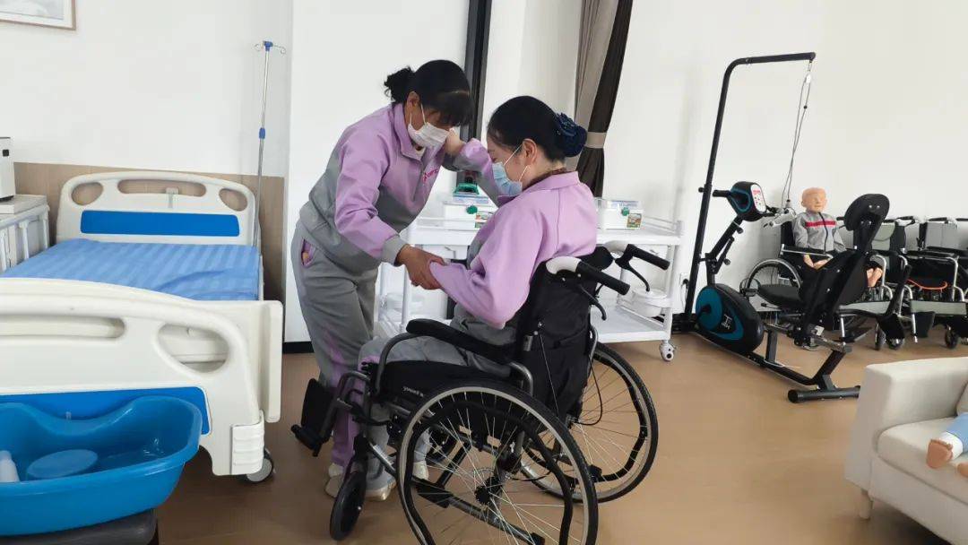 大通護工省賽首戰 家政護理展匠心，技能比拼綻芳華